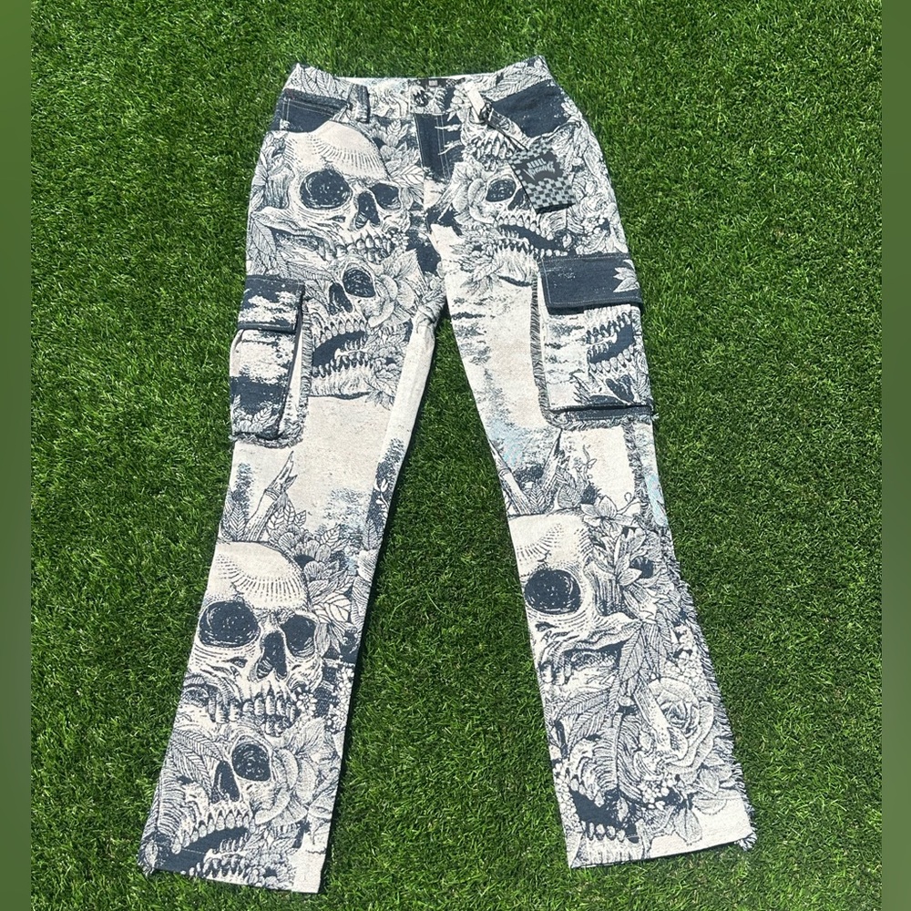 NWT Rebel Vengeance Skull Frayed Cargo Jeans